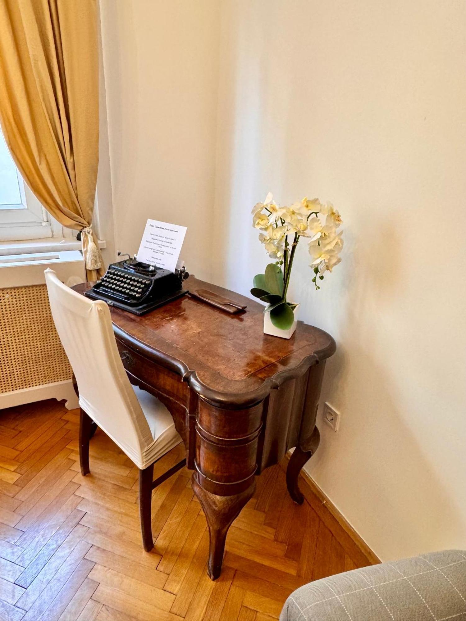 Dinerdowntown With Free Garage Apartament *